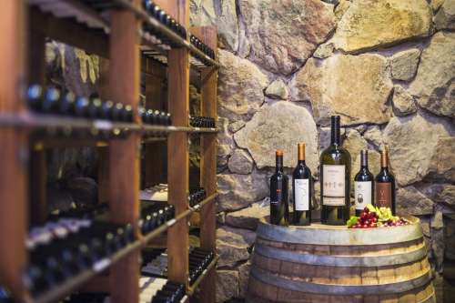 Botellas de Vino en la Bodega